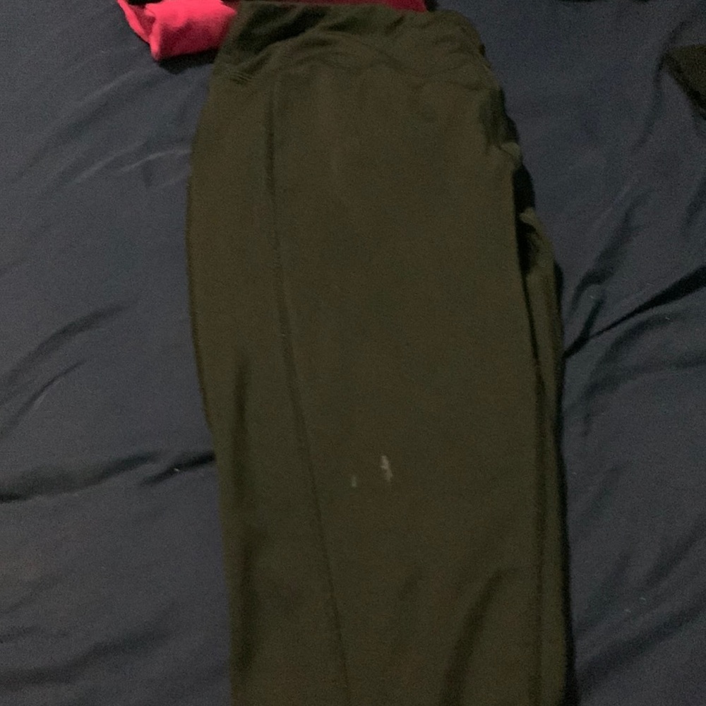 Black in color comfy they are capris